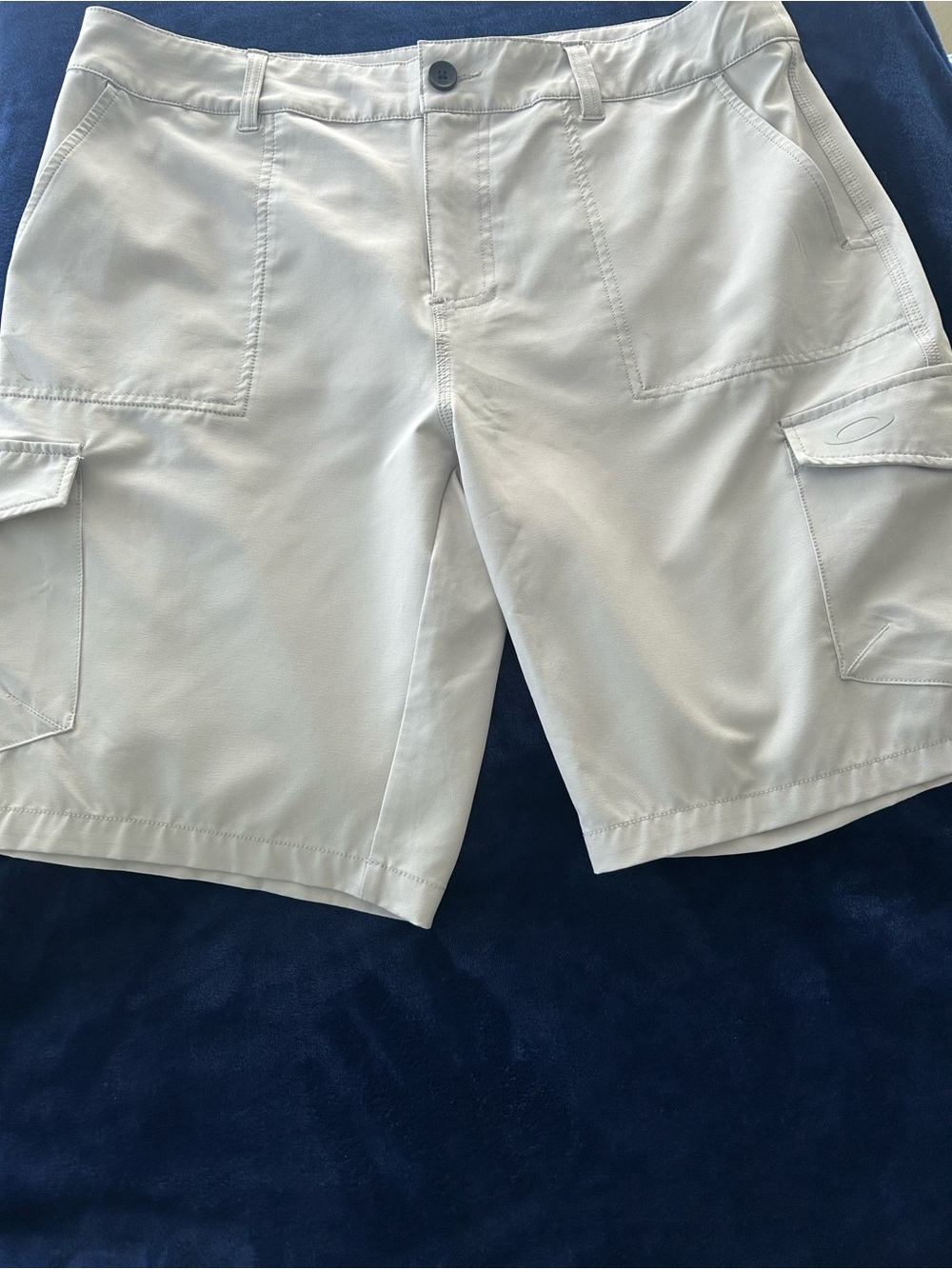 Oakley Men's Size 36 Desert Sand Cargo Shorts with Front & Side Pockets